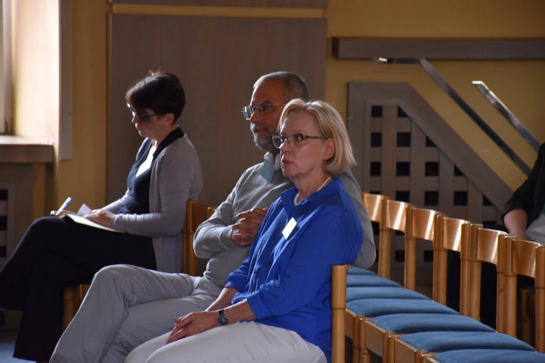 Rozpoczęcie konferencji "Zagrożenia rozwoju osobowości młodego człowieka na początku XXI w."