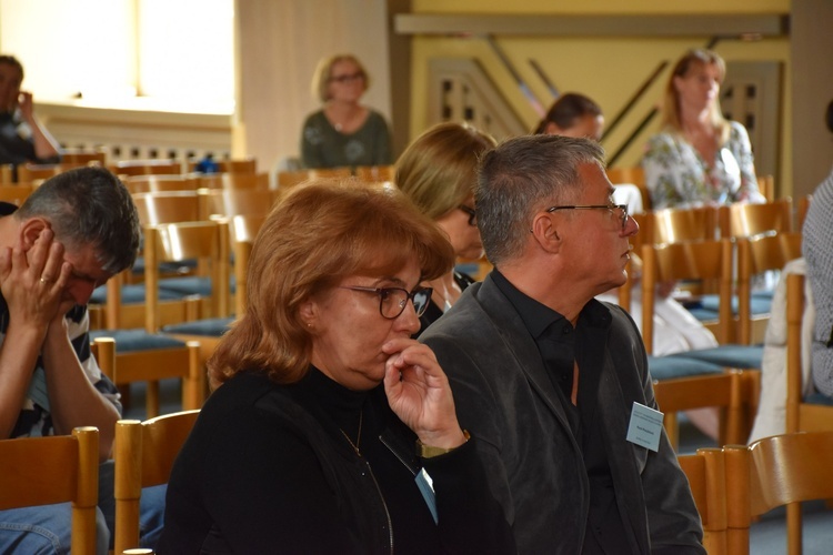 Rozpoczęcie konferencji "Zagrożenia rozwoju osobowości młodego człowieka na początku XXI w."