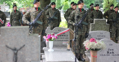 Jelenia Góra-Cieplice. Od dzisiaj to grób bohatera!