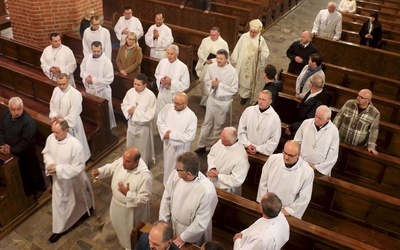 Posługujący w ten sposób są zobowiązani do stałego dbania o swój rozwój duchowy.