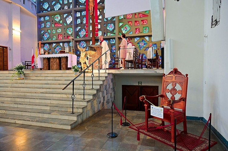 Jedną z pamiątek sopockiej wizyty papieża jest jego tron. Można go oglądać w kościele św. Michała Archanioła.