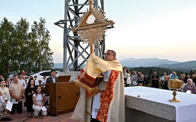 Bp Robert Chrząszcz udzielił błogosławieństwa na cztery strony archidiecezji krakowskiej.