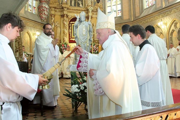 Kard. Nycz pobłogosławił figurę ewangelizatora Pomorza.