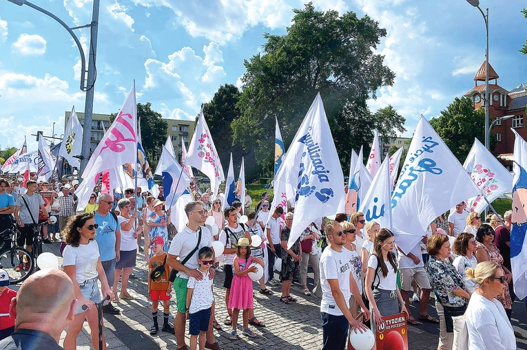 	Młode małżeństwa z dziećmi były silnym akcentem pilskiego wydarzenia.