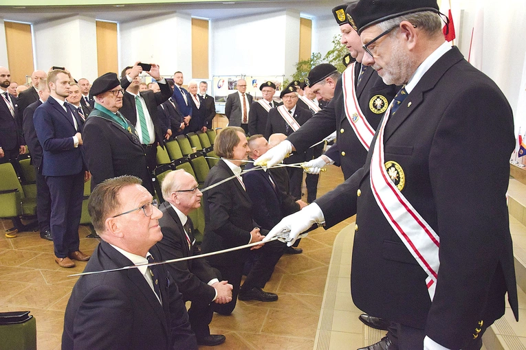 	Moment mianowania braci.