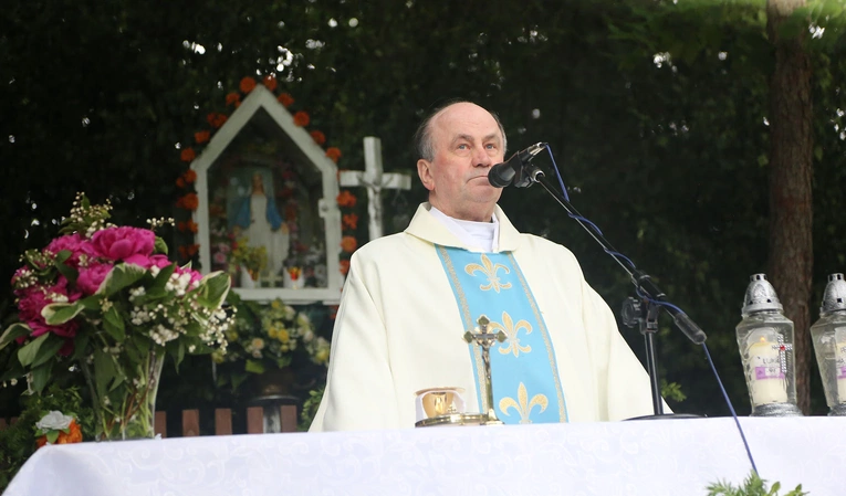Od czasów oazowych proboszcz modli się z ludźmi w górach.
