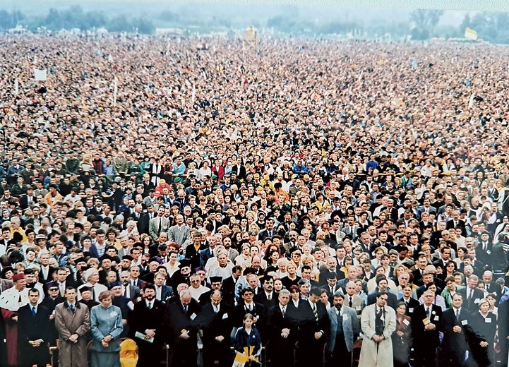 Uczestnicy papieskiej wizyty w Starym Sączu, 16 czerwca 1999.