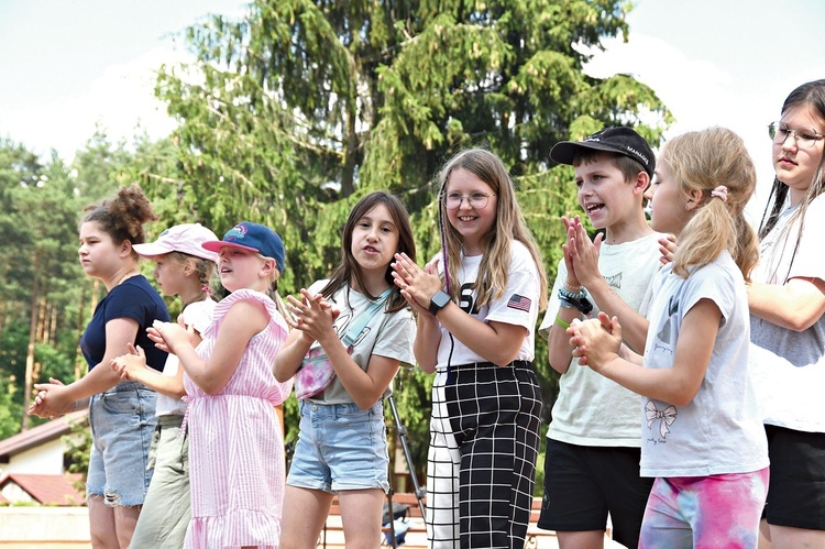 Po Mszy św. odbyły się m.in. koncert harfowy i występ Małego Chóru Wielkich Serc.