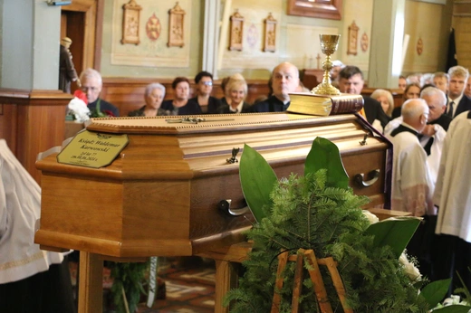 Góra. Pogrzeb ks. Waldemara Karwowskiego (1947-2024)
