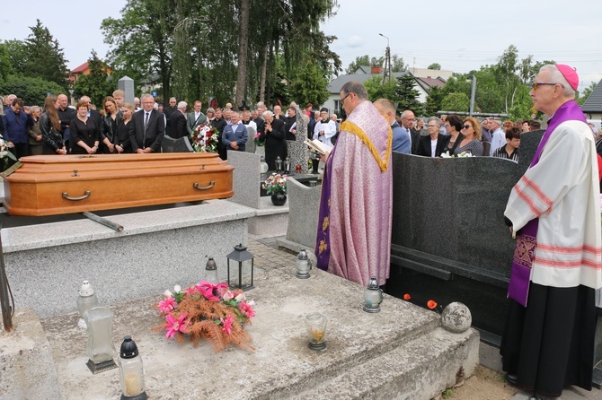 Góra. Pogrzeb ks. Waldemara Karwowskiego (1947-2024)