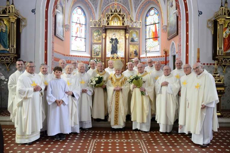 Pielgrzymka księży emerytów do Głębinowa