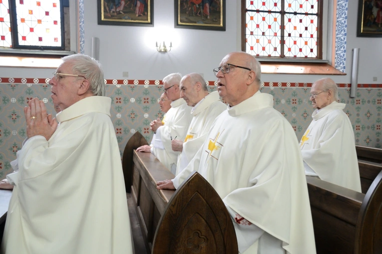 Pielgrzymka księży emerytów do Głębinowa