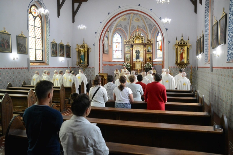 Pielgrzymka księży emerytów do Głębinowa