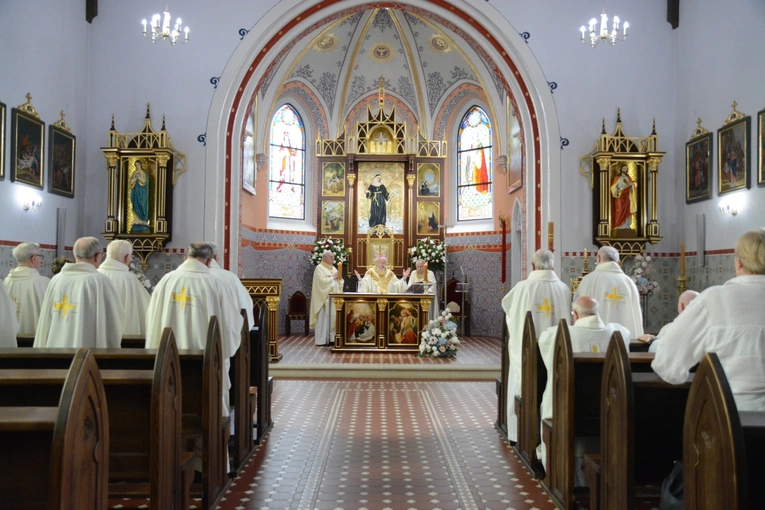 Pielgrzymka księży emerytów do Głębinowa