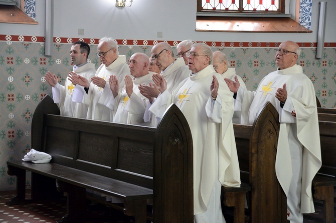 Pielgrzymka księży emerytów do Głębinowa