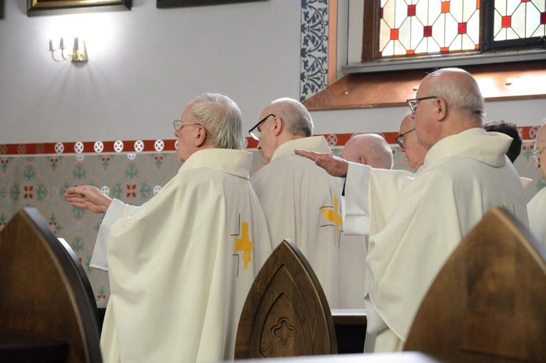 Pielgrzymka księży emerytów do Głębinowa