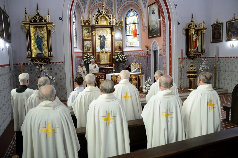 Pielgrzymka księży emerytów do Głębinowa