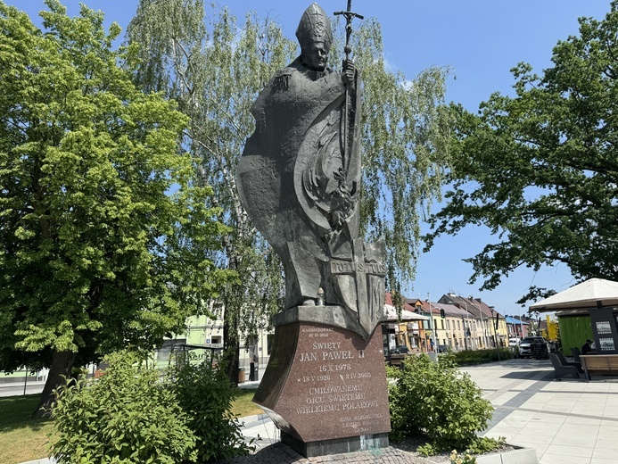 Papieski pomnik w Rawie Mazowieckiej