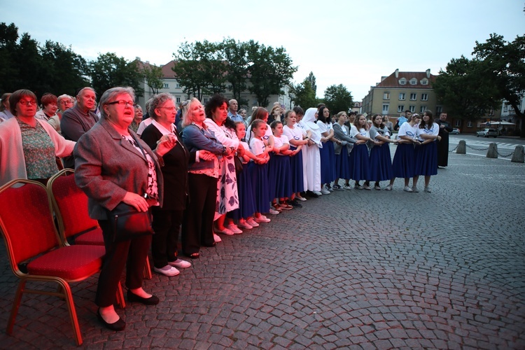 25. rocznica wizyty Jana Pawła II w Łowiczu - uwielbienie