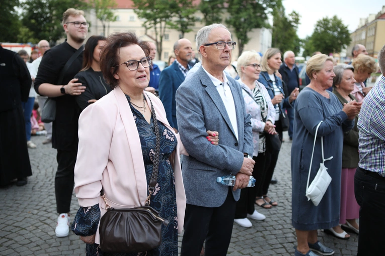 25. rocznica wizyty Jana Pawła II w Łowiczu - uwielbienie