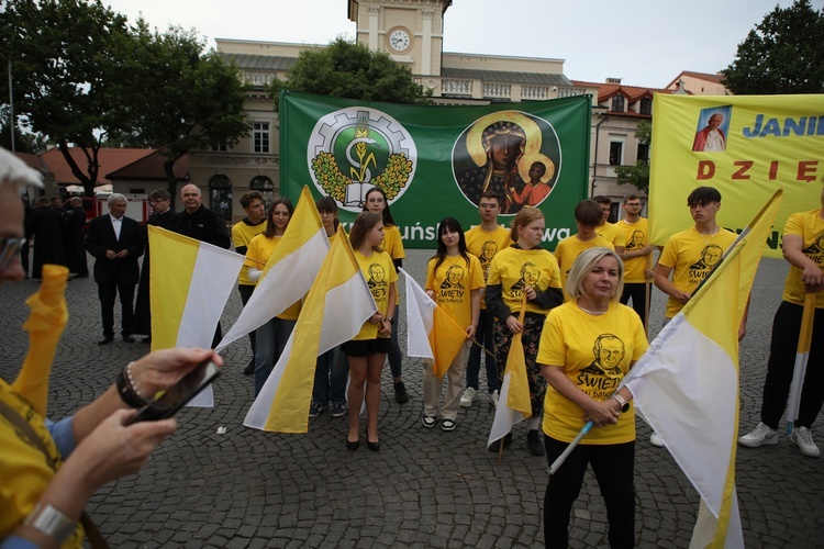 25. rocznica wizyty Jana Pawła II w Łowiczu - uwielbienie