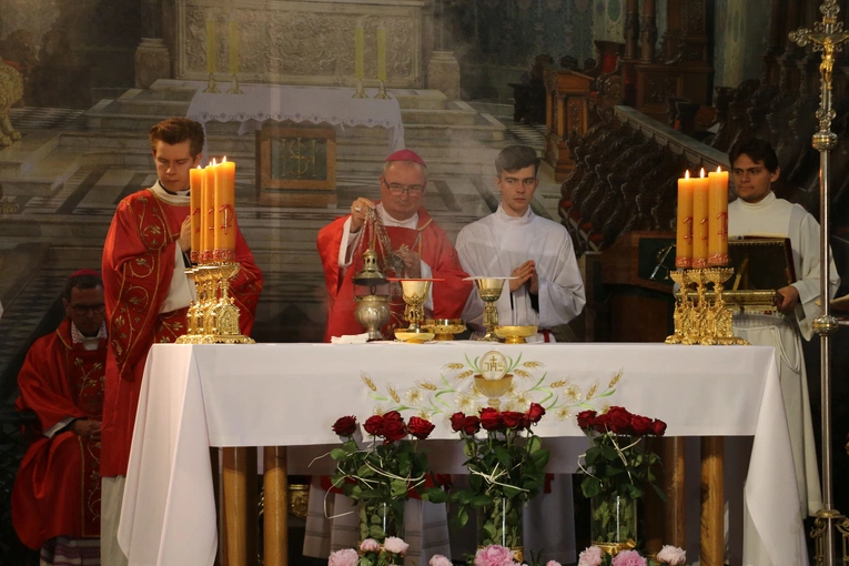 Płock. 25-lecie beatyfikacji płockich męczenników II wojny światowej