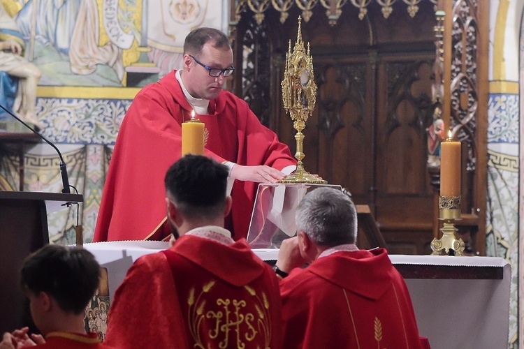 Klebark Wielki. Wprowadzenie relikwii błogosławionej rodziny Ulmów