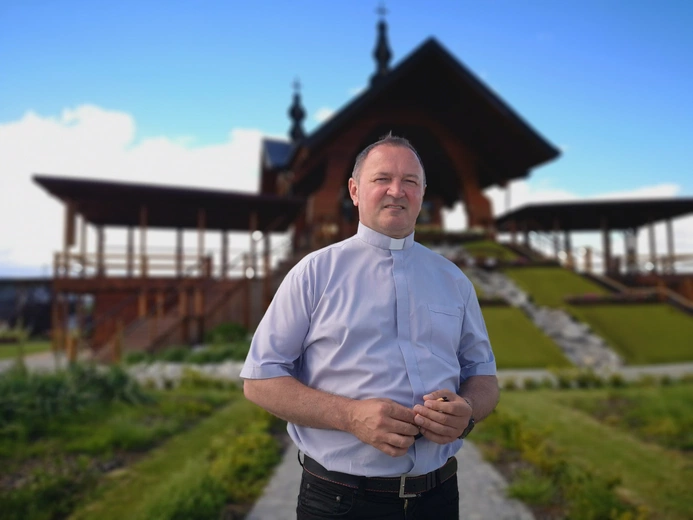 Ks. Paweł Broński.