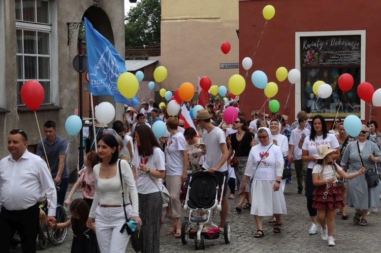 Światectwo życia na ulicach Wschowy