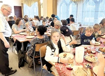 Ks. Ignacy Czader otoczył pielgrzymów serdeczną opieką.