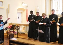 Koncert zespołu kleryków z Wyższego Seminarium Duchownego w Obrze.