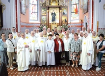 	Uczestnicy pielgrzymki do sanktuarium św. Rity w Głębinowie.