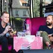 Patryk Galewski (z lewej) i Piotr Żyłka podczas Festiwalu Książki w Opolu.