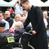 Osoby zdrowe i z niepełnosprawnościami spotkały się na modlitwie i zabawie w brwileńskim DPS-ie.