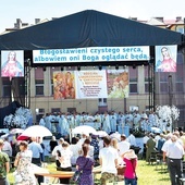 Świętowanie odbyło się przy katolickich szkołach  im. św. Jadwigi Królowej.