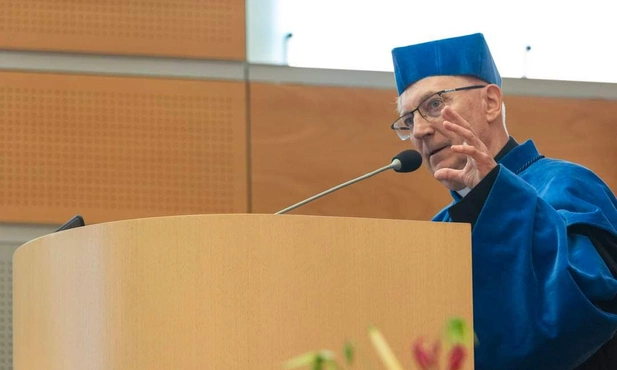 Ks. prof. Szymik: jeśli ludzkość, życie człowieka i jego godność, mają istnieć i trwać, Bóg nie może zniknąć z pola widzenia