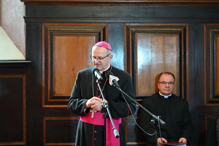 Papieskie krzyże wręczono w Oliwie