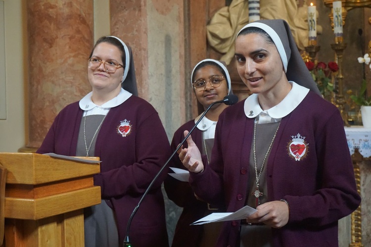 Siostry z Miami z katechetami i nauczycielami