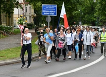 Pielgrzymowali po Winnym Grodzie od parafii do parafii