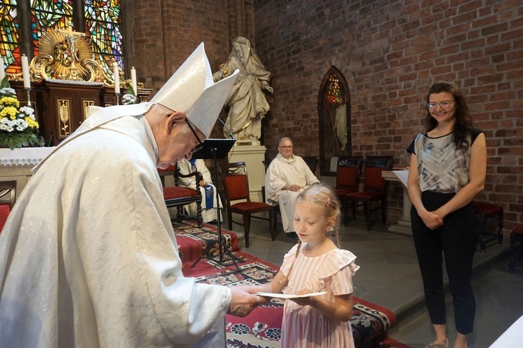 Podziękowania, wyróżnienia, gratulacje na pielgrzymce katechetów 