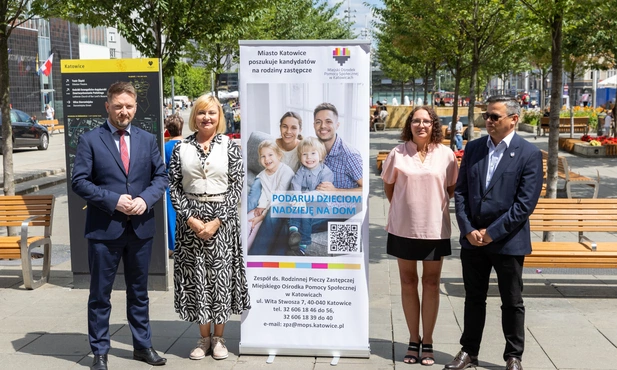 Katowice. Kampania "Podaruj dzieciom nadzieję na dom"