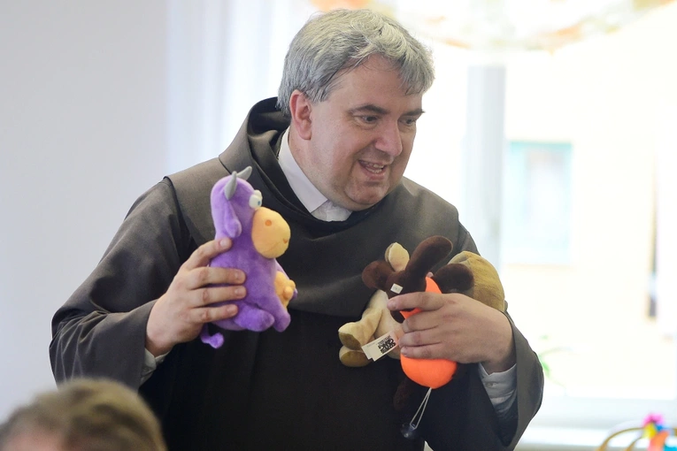 Barczewo DPS. Akcja "Uśmiech jest najpiękniejszym podziękowaniem"