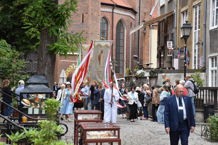 Procesja z wizerunkiem bł. Doroty z Mątowów