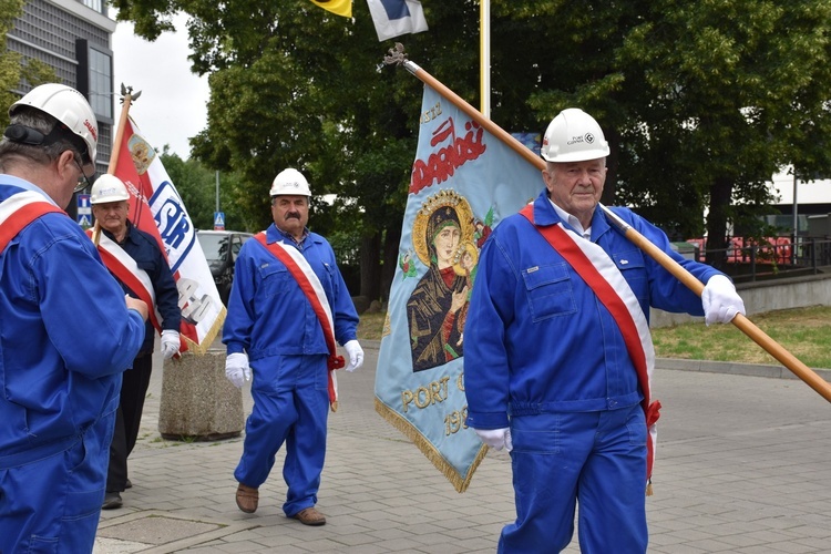 Dni Morza 2024. Przejście pod pomnik Polski Morskiej