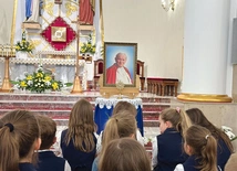 Uroczysta Eucharystia w parafialnym kościele.
