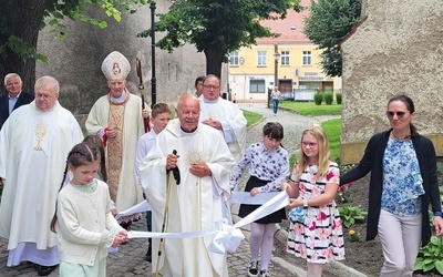 Procesja na rozpoczęcie Eucharystii.