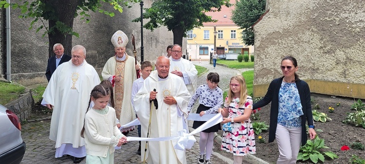 Procesja na rozpoczęcie Eucharystii.