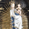 XV-wieczna figura Madonny z Dzieciątkiem przez wieki przyciągała rzesze pielgrzymów.