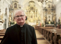 Ks. Paweł Mikulski proboszczuje tu od 2009 r. 
