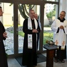 Biskup i generał na oficjalnym otwarciu Ośrodka Reintegracji OIKOS we Wschowie